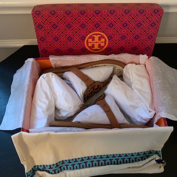 Tory Burch Miller Scallop Sandal in tan - Picture 7 of 7